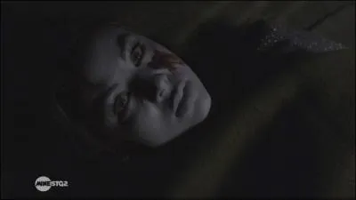 Dans quelle saison Mona se fait-elle assassiner ?