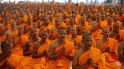 A quel dieu ces moines dédient-ils leur vie ?