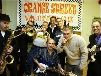 « Orange Street » est un groupe français, originaire du Val-D'oise, formé en 1997 mêlant le ska au reggae. Le nom du groupe rend hommage au nom d'une rue appelée « Orange street ». Dans quelle ville est-elle située ?