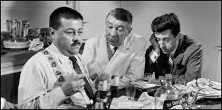 (B. Blier) : Mais j'ai pu ma tête ! J'ai pu ma... 
(F. Blanche) : Il avait son secret le Jo.
(B. Blier) : C'est où ? 
(R. Dalban) : À droite, au fond du couloir.

(F. Blanche) : 50 kilos de patates, un sac de sciure de bois, -------------- Un vrai magicien ce Jo. Et c'est pour ça que je me permets d'intimer l'ordre à certains salisseurs de mémoire qu'ils feraient mieux de fermer leur claque-merde.