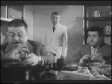 (B. Blier) : Ah ! Nous v'là sauvés ! 
(F. Blanche) : Sauvés... faut voir ! 
(R. Dalban) : -------------------------------- ! ?