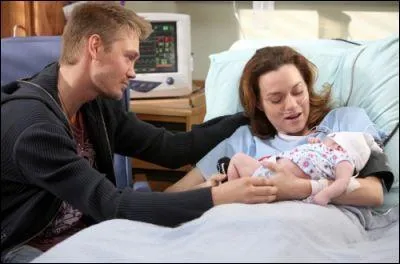 Avec qui Lucas Scott a-t-il eu un enfant ?