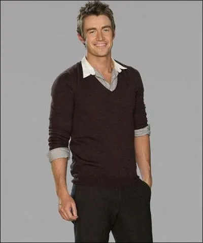 Comment s'appelle l'agent de Nathan ?