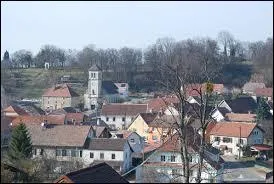 Village franc-comtois à la frontière suisse, Villars-lès-Blamont se situe dans le département ...