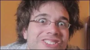 Comment se nomme le Youtuber français animant ''What The Cut'' ?