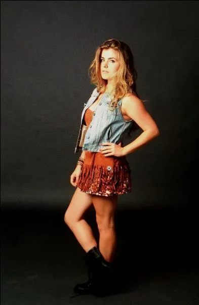 Quel nom est à cette jeune Youtubeuse française ?