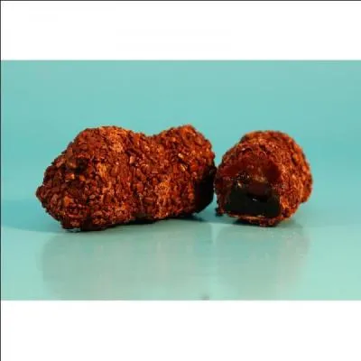 Spécialités de la ville de Compiègne, ce sont des noisettes enrobées de nougatine et de chocolat :