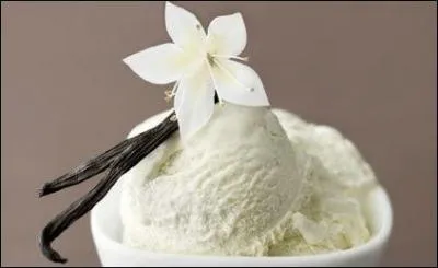 Qu'allez-vous rajouter à cette glace à la vanille pour obtenir une Dame blanche ?
