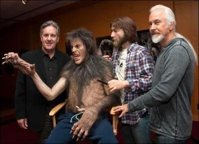 Un peu poilu l'animal non ? Qui se cache à l'intérieur ?