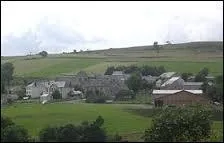 Village Cantalien de 97 habitants, Molèdes se situe en région ...
