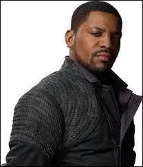 Avec qui collabore Max ?