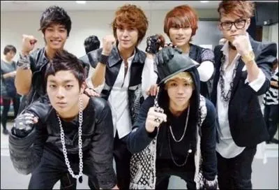 Les Beast ont débuté avec "Bad Girl" en :