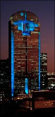 Comment s'appelle cette tour et dans quelle ville se trouve-t-elle ?
(2 réponses obligatoires : 1 ville et 1 tour)