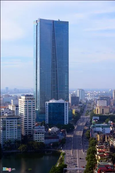 Comment s'appelle cette tour et dans quelle ville se trouve-t-elle ?
(2 réponses obligatoires : 1 ville et 1 tour)