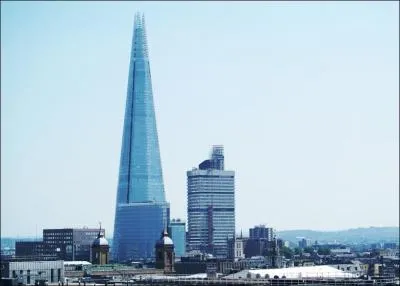 Comment s'appelle cette tour et dans quelle ville se trouve-t-elle ?
(2 réponses obligatoires : 1 ville et 1 tour)