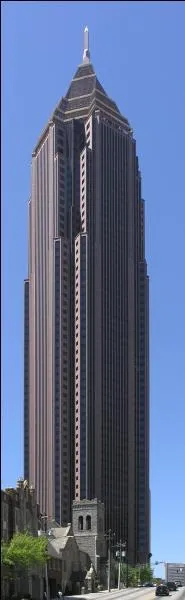 Comment s'appelle cette tour et dans quelle ville se trouve-t-elle ?
(2 réponses obligatoires : 1 ville et 1 tour)