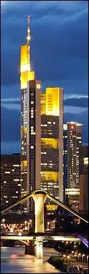 Comment s'appelle cette tour et dans quelle ville se trouve-t-elle ?
(2 réponses obligatoires : 1 ville et 1 tour)