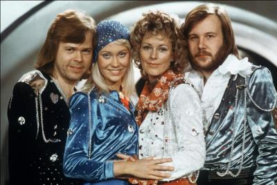 Avec quel titre le groupe ABBA gagne-t-il le concours Eurovision de la chanson en 1974 ?