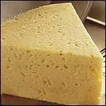 Le västerbotten, spécialité suédoise, tient son nom du comté du nord de la Suède dont il est originaire. De quelle spécialité s'agit-il ?