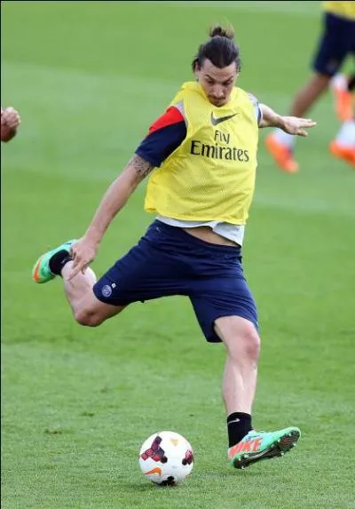 Zlatan Ibrahimović est un footballeur international suédois. Quel club français a-t-il rejoint en 2012 ?