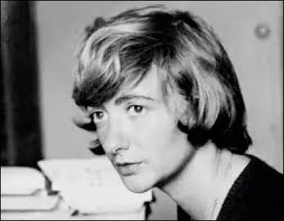 Trop insolente et indépendante pour son époque (les années 50) Françoise Sagan suscita la polémique en publiant, à l'âge de 17 ans un roman. Quel en est le titre ?