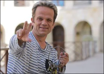 Dans quelle émission télévisée les candidats doivent-il récupérer sept clés afin d'accéder au trésor final ?