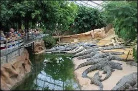 Dans quel département français se trouve 'La Ferme aux crocodiles" ?