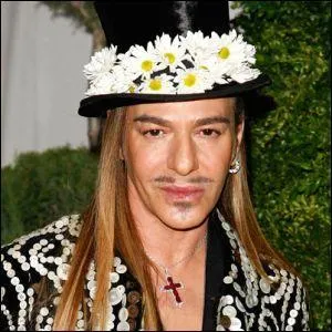 Quel est le nom de ce créateur d'origine britannique ?