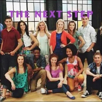 Dans quelle troupe se retrouve Giselle dans la saison 1 ?