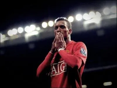 En quelle année Nani signe-t-il son premier contrat professionnel ?