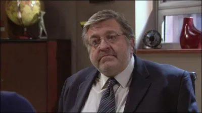 Comment se nomme le proviseur du lycée Vincent Scotto ?