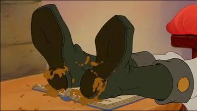 A qui sont ces pieds ?