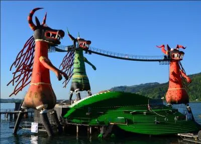 Le "vaudeville", à l'origine avec couplets chantés, est une des formes anciennes de l'opérette, comme les "Singspiele" allemands et autrichiens (XVIIIe siècle). Quel est celui composé par Mozart ?