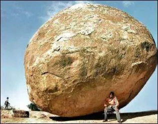 Je ne vous dirai que deux mots : 'Le Rocher' . De quel pays est-il question ?