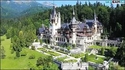 Il abrite l'une des plus importantes collections de peintures en Europe. Quel est le nom de ce château ?