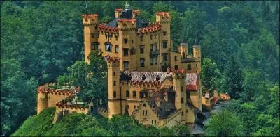 Le château a servi de résidence d'été à la famille royale de Bavière. Quel est le nom de ce château ?