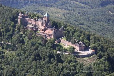 Ce château est situé à une altitude de 757 m en Alsace. Quel est le nom de ce château ?