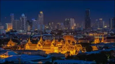 Le palais est l'une des plus populaires attractions touristiques en Thaïlande. Quel est le nom de ce château ?
