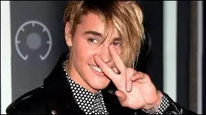 Quelle tournée liée à son nouvel album est prévue en 2016 ?