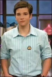 Comment s'appelle le caméraman ? (iCarly)
