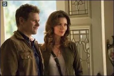 La fille de Katherine a longtemps manipulé ce jeune homme innocent. Ils ont fini par tomber amoureux mais sans savoir si leurs sentiments étaient réels. Qui sont-ils ?