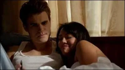 Cette mignonne petite humaine ne sait rien de la véritable identité de son petit ami. Comment ce couple s'appelle-t-il ?