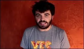 En 2015, c'est à son tour d'apparaître dans une vidéo. Sur quelle chaîne MisterJDay apparaît-il ?