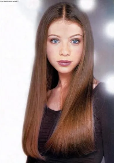 Dans la série "Buffy contre les vampires", comment s'appelle la petite sur de Buffy, qui se révèle être la clé des enfers ?