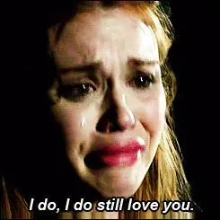 Avec qui Lydia sortait-elle dans la saison 1 ?