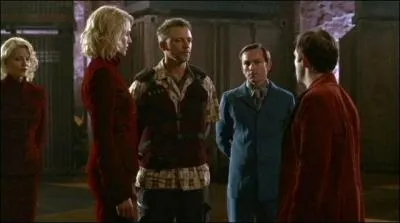 Combien de modèles de Cylons humanoïdes sont en guerre contre les humains ?