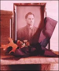 Comment est mort le père de Katniss ?