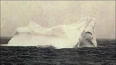 À quelle heure le Titanic a-t-il heurté l'iceberg ?