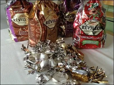 On ne pouvait pas fêter Noël sans les papillotes Revillon qui sont :