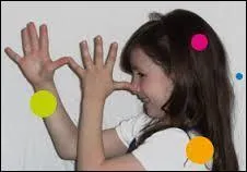 Quelle grimace cette demoiselle vous fait-elle ?